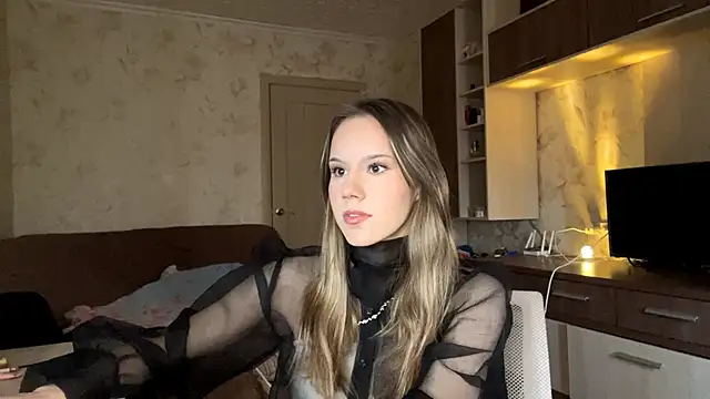 Snapshot of PrettyReal chatting on March 1, 8:16 am PrettyReal online show from March 1, 8:16 am