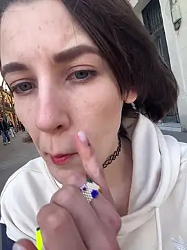 Kamorana online show from March 9, 1:04 pm