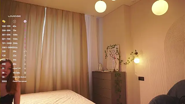 Snapshot of VenaLammo chatting on June 14, 12:29 pm VenaLammo online show from June 14, 12:29 pm
