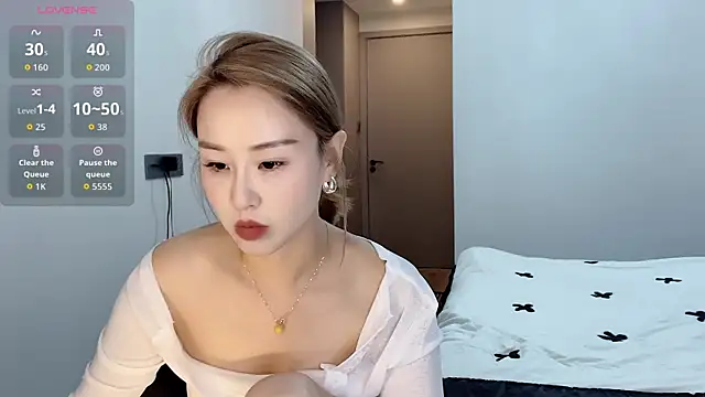Snapshot of xiaolu-686 chatting on May 7, 3:17 pm xiaolu-686 online show from May 7, 3:17 pm