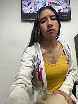 Snapshot of LilyRossi_ chatting on May 4, 1:07 pm LilyRossi online show from May 4, 1:07 pm