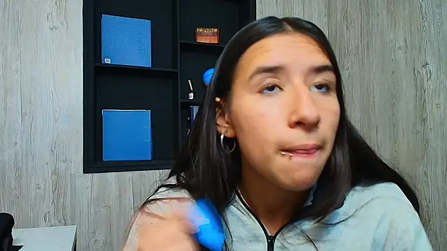 Snapshot of LilyRossi_ chatting on May 7, 12:54 pm LilyRossi online show from May 7, 12:54 pm