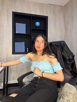 Snapshot of LilyRossi_ chatting on May 11, 4:04 pm LilyRossi online show from May 11, 4:04 pm