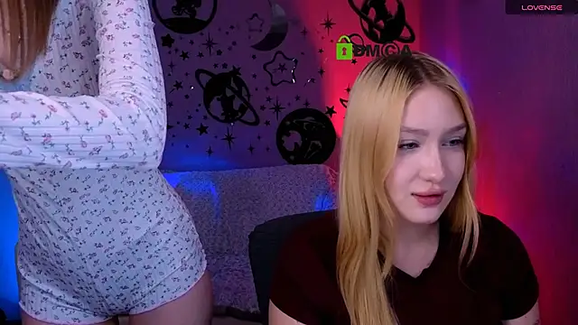 Snapshot of chloe_ley chatting on July 1, 10:09 pm chloe ley online show from July 1, 10:09 pm