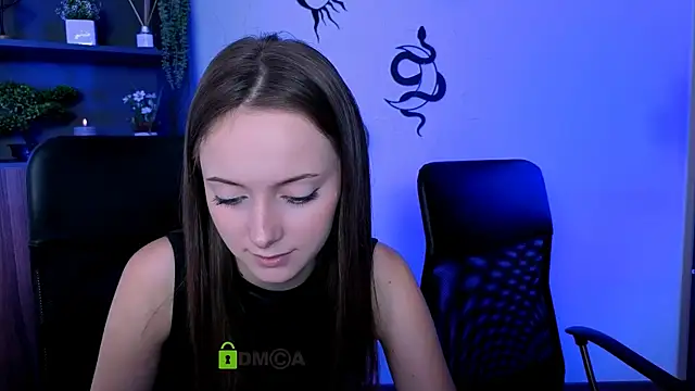 Snapshot of chloe_ley chatting on July 8, 9:03 am chloe ley online show from July 8, 9:03 am