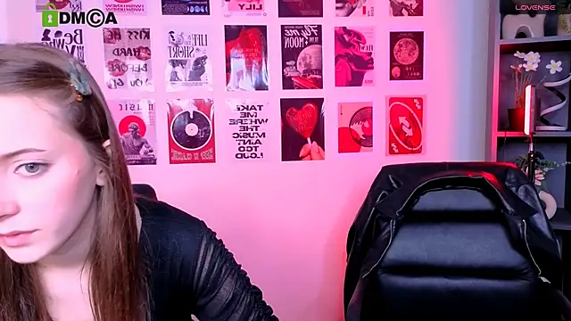Snapshot of chloe_ley chatting on July 13, 9:01 am chloe ley online show from July 13, 9:01 am