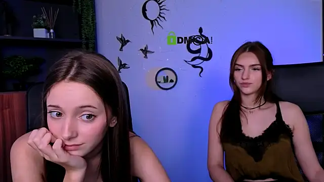 Snapshot of chloe_ley chatting on July 16, 9:15 am chloe ley online show from July 16, 9:15 am