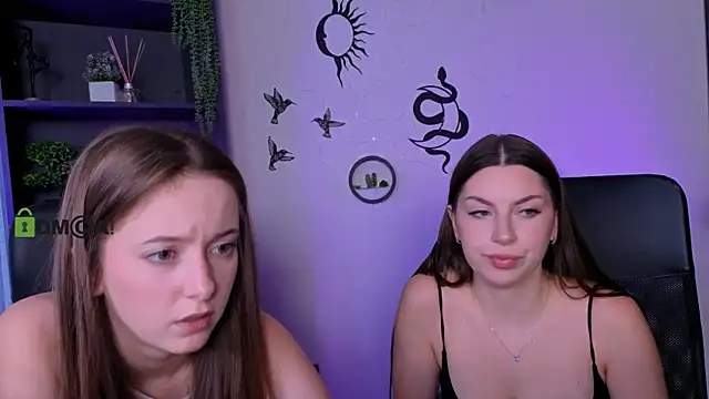 Snapshot of chloe_ley chatting on July 22, 9:23 am chloe ley online show from July 22, 9:23 am