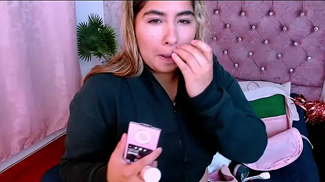 Sofiazaf  online show from April 6, 12:28 pm