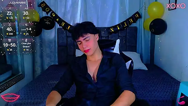 Snapshot of Dantekent chatting on July 16, 12:44 pm Dantekent online show from July 16, 12:44 pm