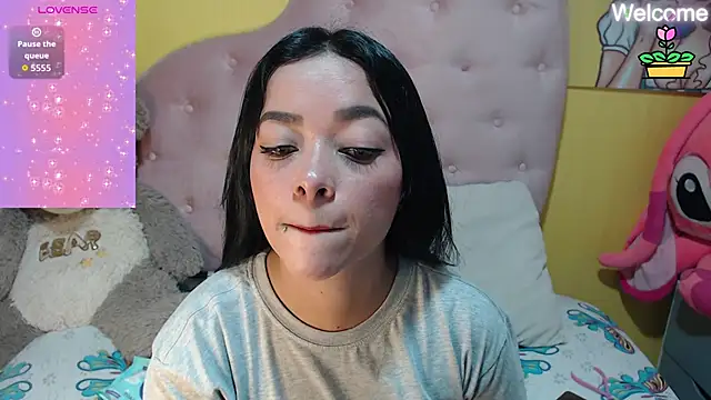 Snapshot of Sophiiee_Gray chatting on May 8, 1:44 am Sophiiee Gray online show from May 8, 1:44 am