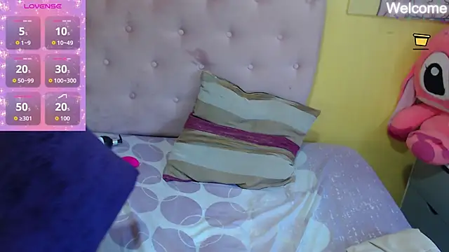 Snapshot of Sophiiee_Gray chatting on June 10, 2:38 pm Sophiiee Gray online show from June 10, 2:38 pm