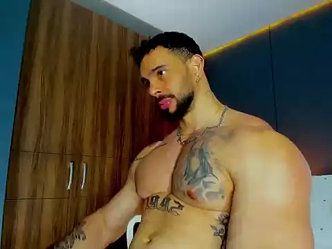 Snapshot of massimo_visconti chatting on February 28, 7:59 pm massimo visconti online show from February 28, 7:59 pm