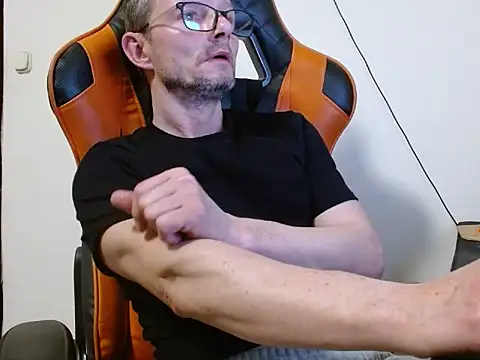 Snapshot of Sokarek chatting on March 27, 9:36 pm Sokarek online show from March 27, 9:36 pm