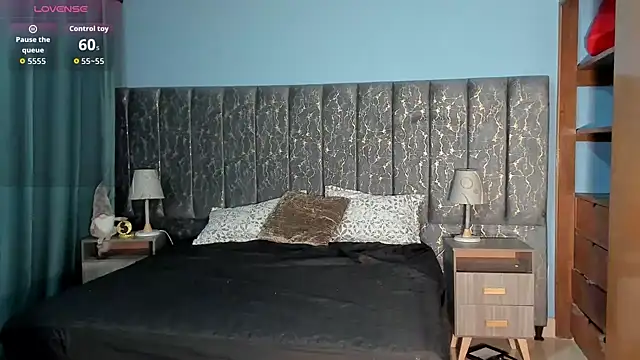 Samantha Velle online show from April 17, 1:36 pm