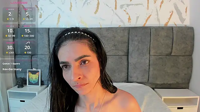 Snapshot of Samantha_Velle chatting on May 24, 2:16 am Samantha Velle online show from May 24, 2:16 am