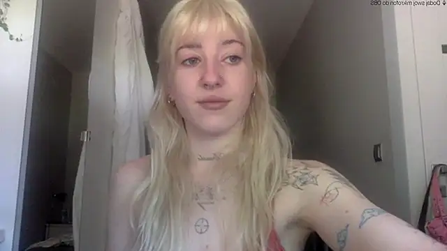 Snapshot of EmmyWet chatting on May 29, 11:08 am EmmyWet online show from May 29, 11:08 am
