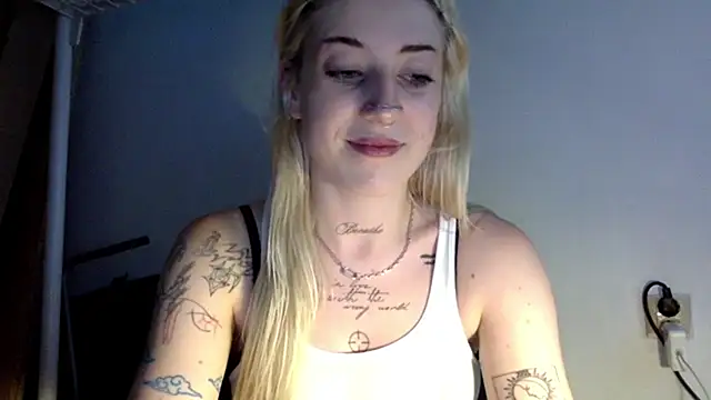 Snapshot of EmmyWet chatting on June 23, 6:17 pm EmmyWet online show from June 23, 6:17 pm