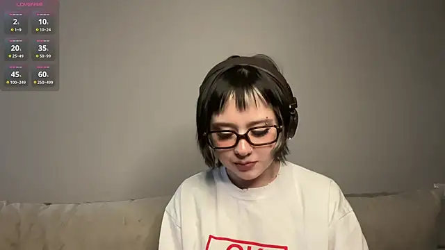 AueshaSimon online show from March 4, 9:04 am