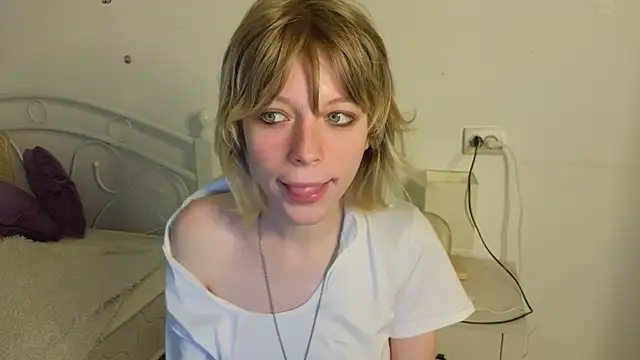 MollySally online show from June 10, 4:12 am
