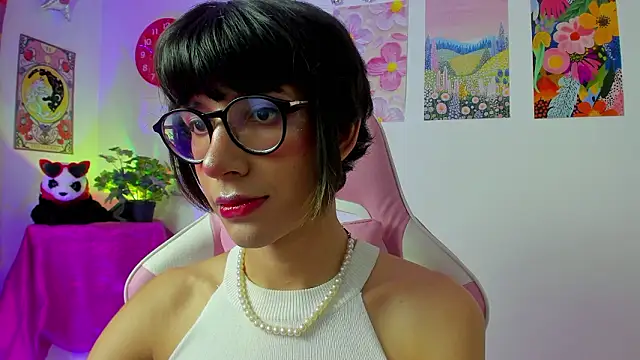 Snapshot of Madeline_21 chatting on March 3, 5:24 am Madeline 21 online show from March 3, 5:24 am