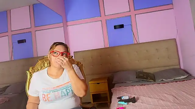 Snapshot of Dani_Queen_ chatting on March 3, 12:00 pm Dani Queen online show from March 3, 12:00 pm