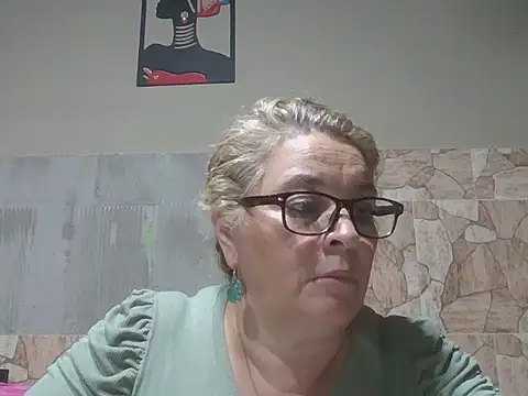 Snapshot of momismilf544 chatting on March 28, 2:44 am momismilf544 online show from March 28, 2:44 am