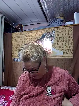momismilf544 online show from May 16, 1:32 pm
