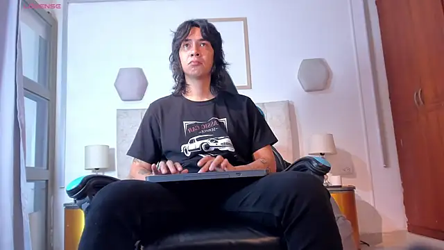 Snapshot of so_pop chatting on March 3, 2:01 pm so pop online show from March 3, 2:01 pm