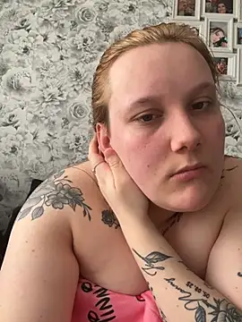 SassieBlondie online show from March 1, 1:57 pm