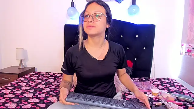 katyy b online show from March 4, 1:06 pm