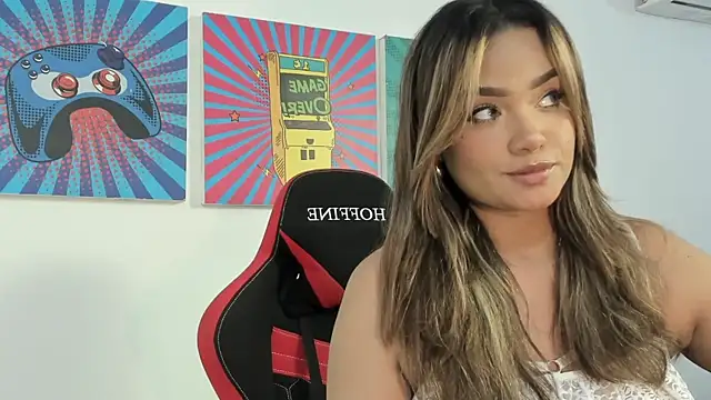 Snapshot of Agata_Laurent_ chatting on May 7, 8:14 pm Agata Laurent online show from May 7, 8:14 pm