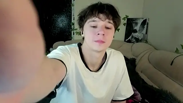 AnthonyCuutie online show from April 5, 6:43 am