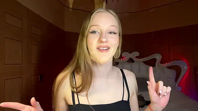 Anika Socutehe online show from March 18, 9:40 pm