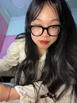 Leeeeiu online show from March 22, 3:15 pm