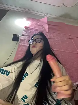 Leeeeiu online show from April 10, 3:17 pm