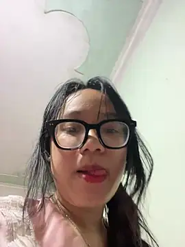 Leeeeiu online show from April 14, 3:29 pm