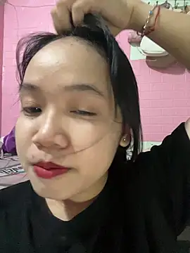 Snapshot of Leeeeiu chatting on June 6, 3:06 pm Leeeeiu online show from June 6, 3:06 pm