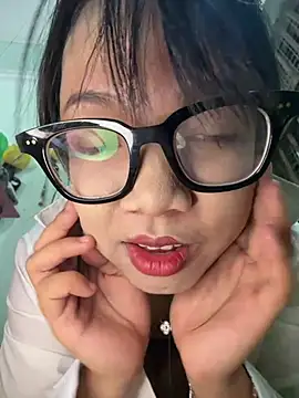 Snapshot of Leeeeiu chatting on July 21, 3:25 pm Leeeeiu online show from July 21, 3:25 pm