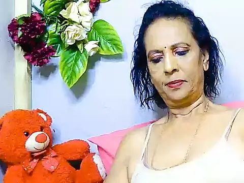 Snapshot of Hot_queen58 chatting on May 31, 6:09 pm Hot queen58 online show from May 31, 6:09 pm
