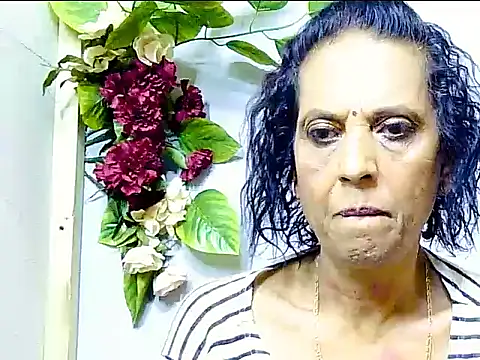 Snapshot of Hot_queen58 chatting on June 11, 3:48 am Hot queen58 online show from June 11, 3:48 am