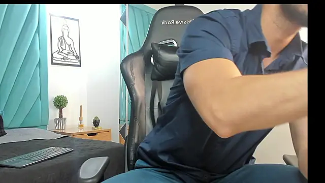 Snapshot of leo_carter chatting on March 3, 2:56 pm leo carter online show from March 3, 2:56 pm