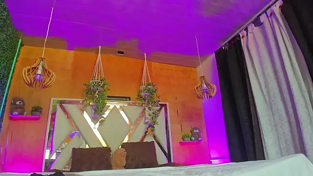 valery delux online show from March 4, 1:28 pm