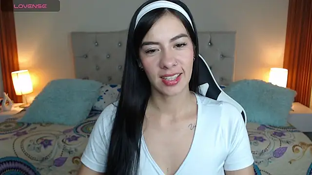 emiily skinny online show from April 10, 3:23 am