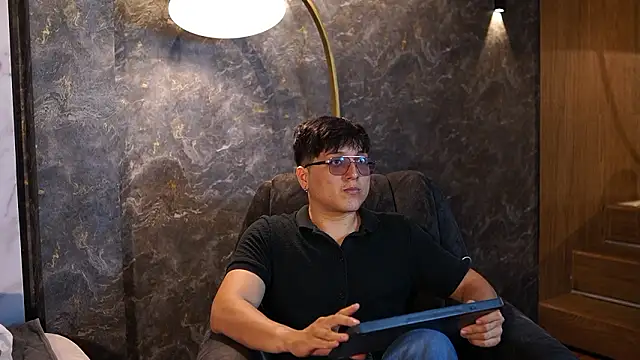 Mia and Belmonth online show from March 29, 7:25 pm