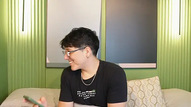 Snapshot of Mia_and_Belmonth chatting on May 13, 6:49 pm Mia and Belmonth online show from May 13, 6:49 pm