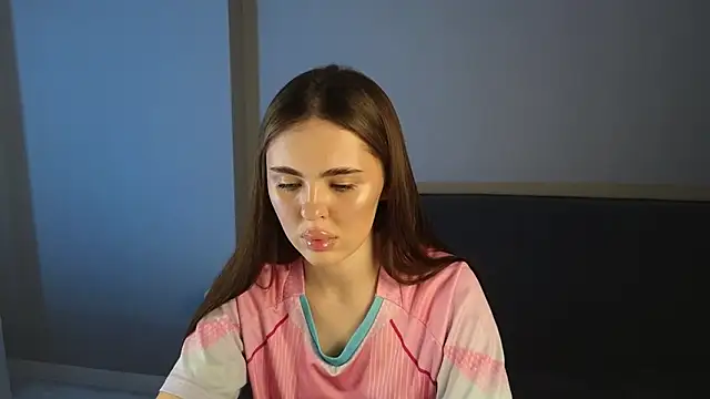 Snapshot of SheilaHigh chatting on March 3, 3:40 pm SheilaHigh online show from March 3, 3:40 pm