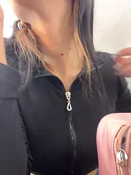 VioletaHills  online show from March 4, 12:22 pm