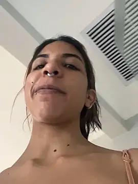 Snapshot of VioletaHills_ chatting on April 22, 12:07 pm VioletaHills online show from April 22, 12:07 pm