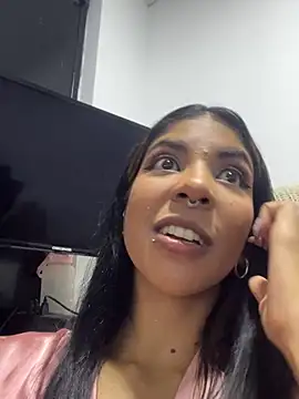 Snapshot of VioletaHills_ chatting on May 10, 2:11 pm VioletaHills online show from May 10, 2:11 pm